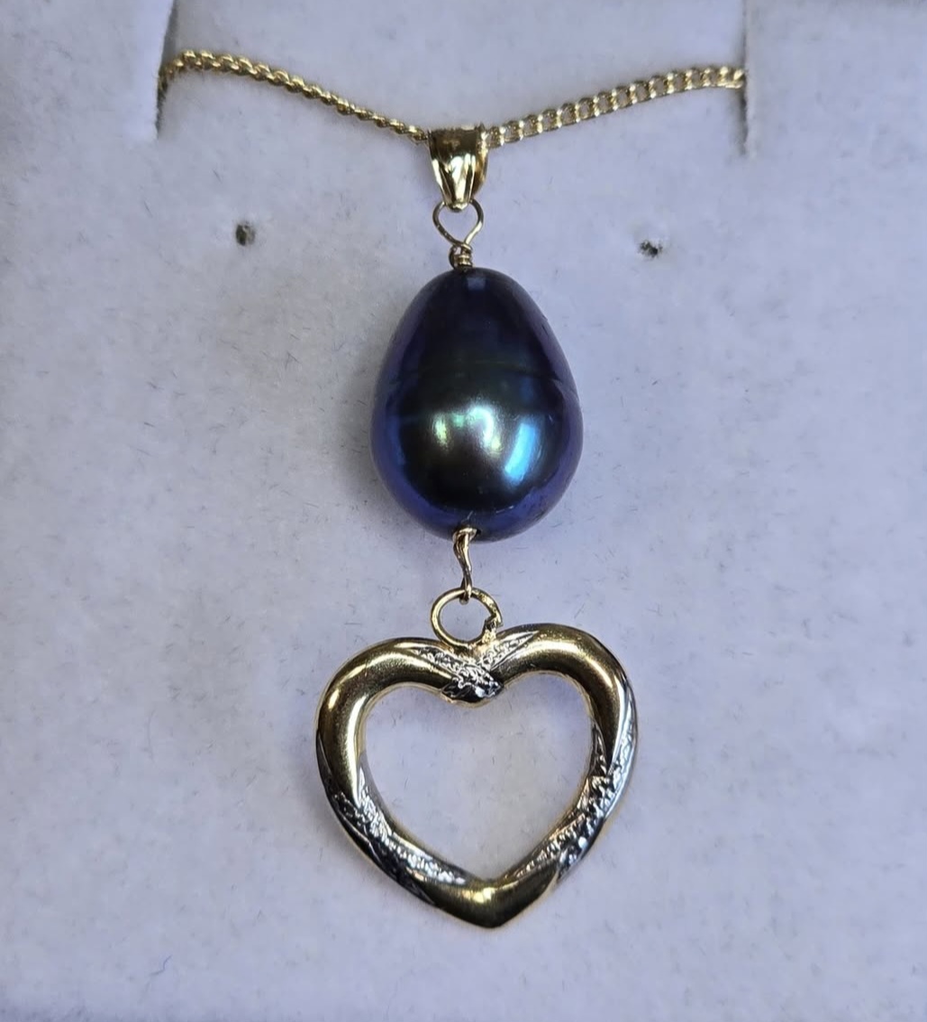 TPN6 Solid 9ct white and yellow gold heart with a baroque Tahitian pearl TPN6 Solid 9ct white and yellow gold heart with a baroque Tahitian pearl